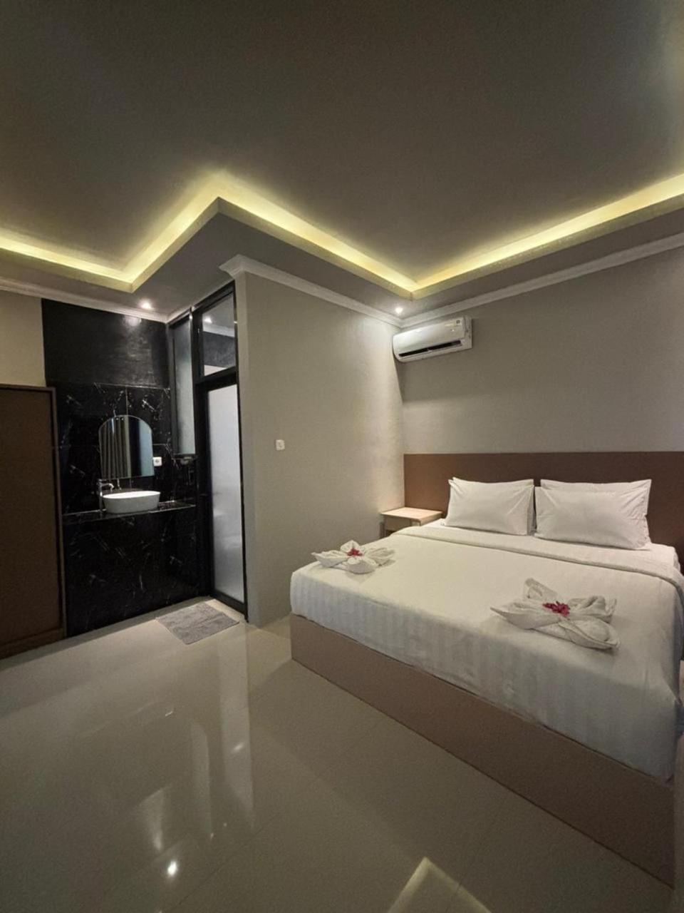 Qwank Kuta Lombok Apartment Bagian luar foto
