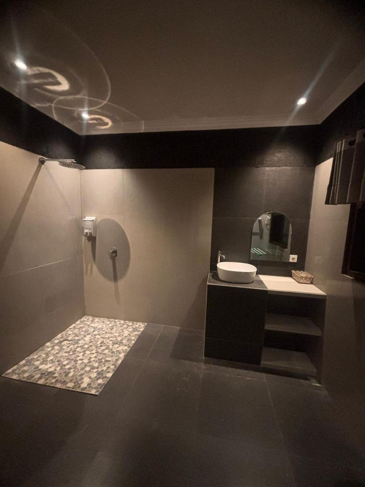 Qwank Kuta Lombok Apartment Bagian luar foto