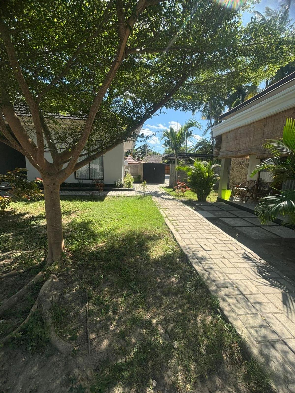 Qwank Kuta Lombok Apartment Bagian luar foto